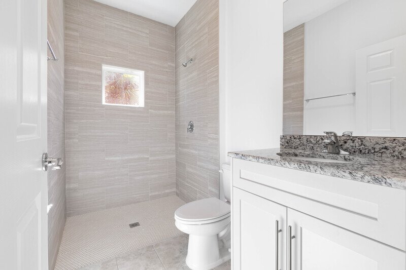 LIKE NEW 3/2/2 TOWNHOME IN POPULAR PINE GROVE property image