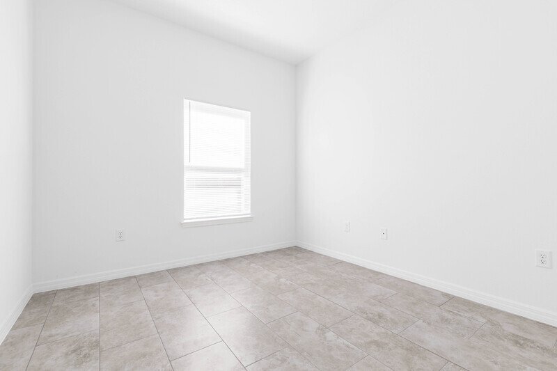 LIKE NEW 3/2/2 TOWNHOME IN POPULAR PINE GROVE property image