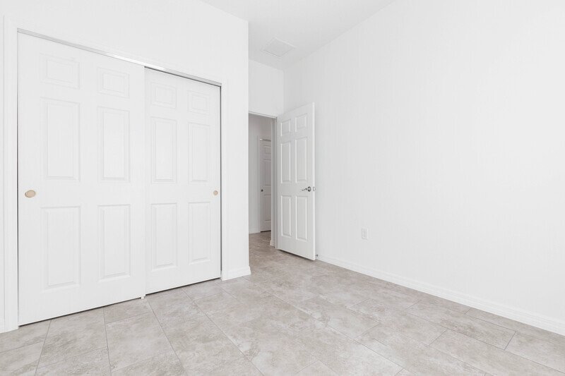 LIKE NEW 3/2/2 TOWNHOME IN POPULAR PINE GROVE property image