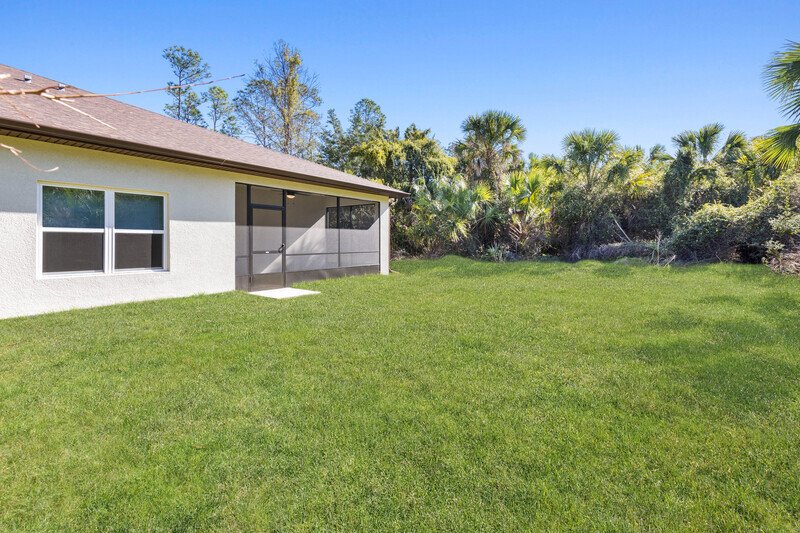 LIKE NEW 3/2/2 TOWNHOME IN POPULAR PINE GROVE property image