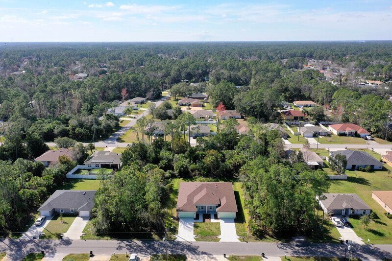 LIKE NEW 3/2/2 TOWNHOME IN POPULAR PINE GROVE property image