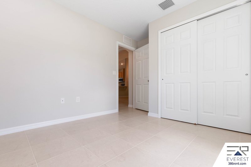 LIKE NEW 3/2/1 TOWNHOUSE ON A CUL DE SAC IN BEAUTIFUL SEMINOLE WOODS property image