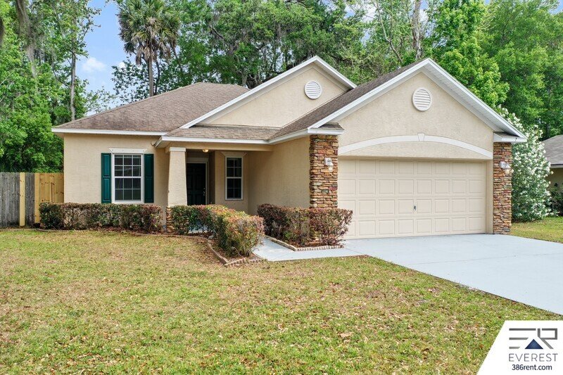 FULLY FENCED 3/2/2 ON A CUL DE SAC IN DESIRABLE WOODLANDS property image