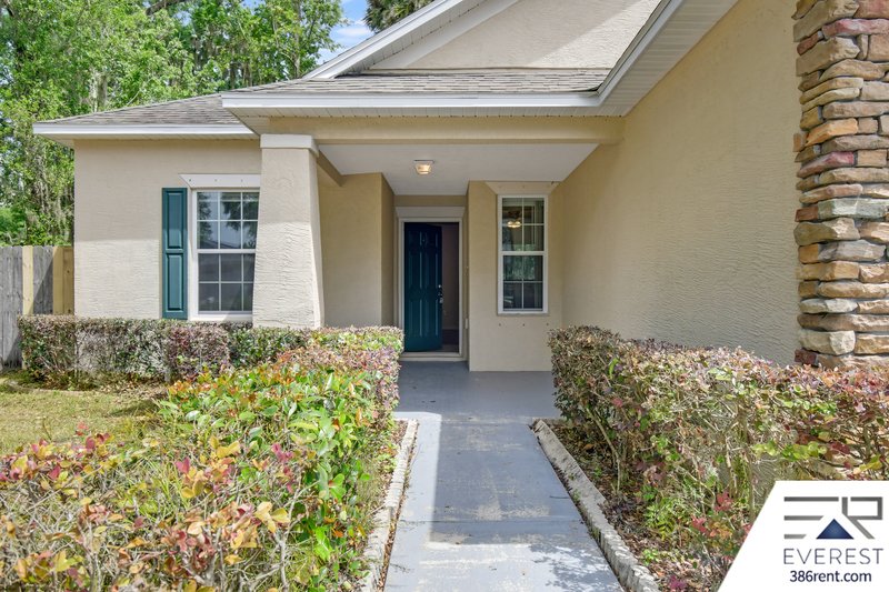 FULLY FENCED 3/2/2 ON A CUL DE SAC IN DESIRABLE WOODLANDS property image