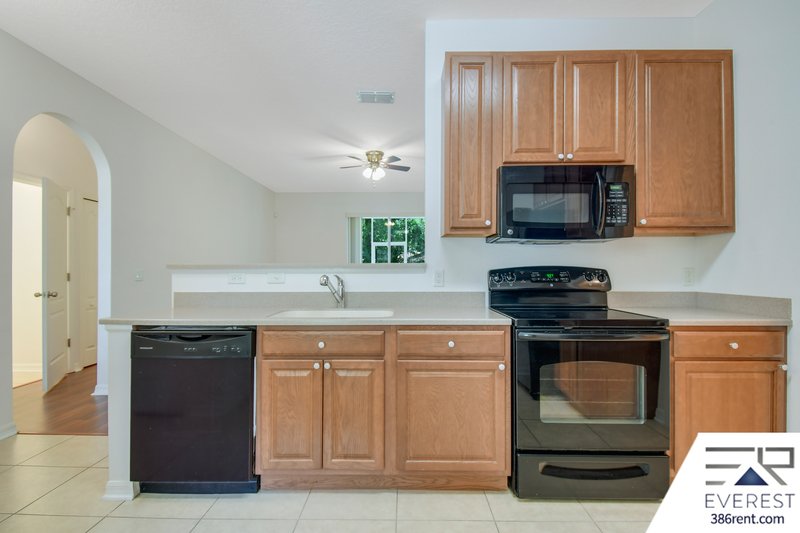 FULLY FENCED 3/2/2 ON A CUL DE SAC IN DESIRABLE WOODLANDS property image
