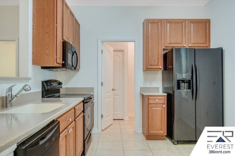 FULLY FENCED 3/2/2 ON A CUL DE SAC IN DESIRABLE WOODLANDS property image