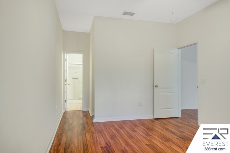 FULLY FENCED 3/2/2 ON A CUL DE SAC IN DESIRABLE WOODLANDS property image
