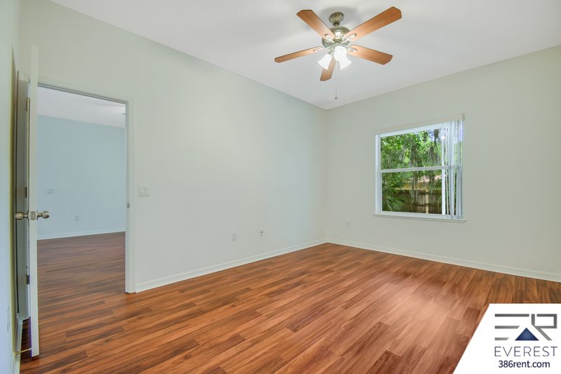 FULLY FENCED 3/2/2 ON A CUL DE SAC IN DESIRABLE WOODLANDS property image
