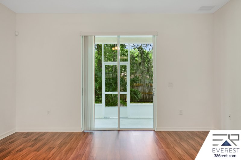 FULLY FENCED 3/2/2 ON A CUL DE SAC IN DESIRABLE WOODLANDS property image