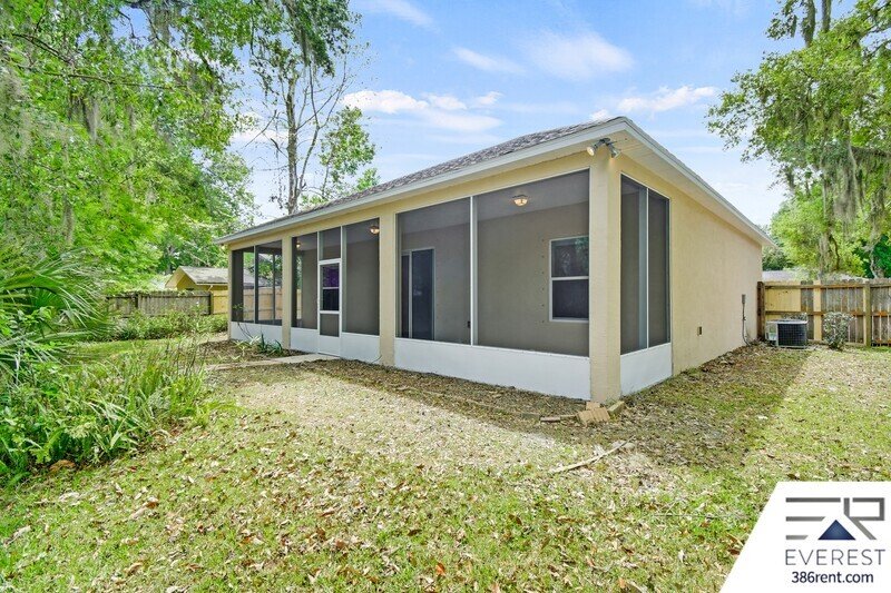 FULLY FENCED 3/2/2 ON A CUL DE SAC IN DESIRABLE WOODLANDS property image