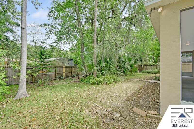 FULLY FENCED 3/2/2 ON A CUL DE SAC IN DESIRABLE WOODLANDS property image