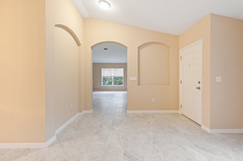 SPACIOUS, LIKE NEW 4/2/2 IN POPULAR PINE GROVE property image