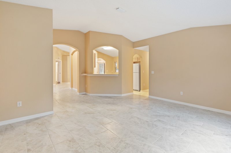 SPACIOUS, LIKE NEW 4/2/2 IN POPULAR PINE GROVE property image