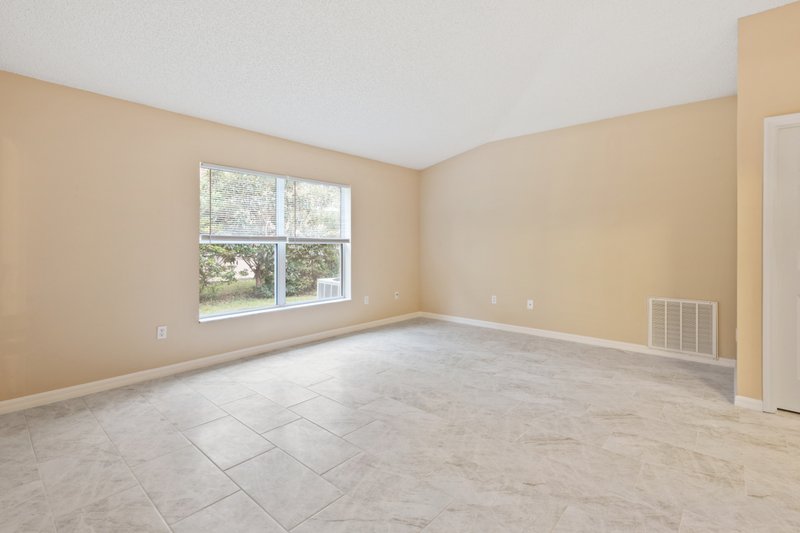 SPACIOUS, LIKE NEW 4/2/2 IN POPULAR PINE GROVE property image