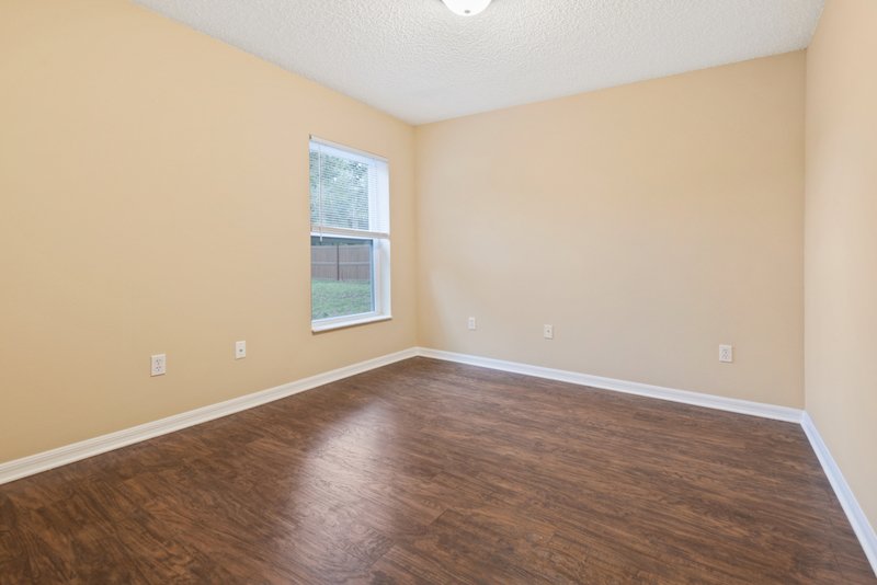 SPACIOUS, LIKE NEW 4/2/2 IN POPULAR PINE GROVE property image