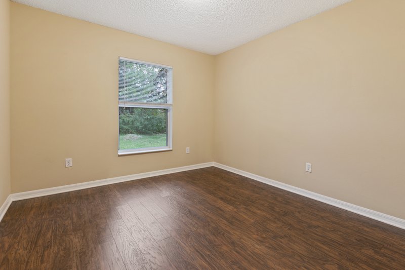 SPACIOUS, LIKE NEW 4/2/2 IN POPULAR PINE GROVE property image
