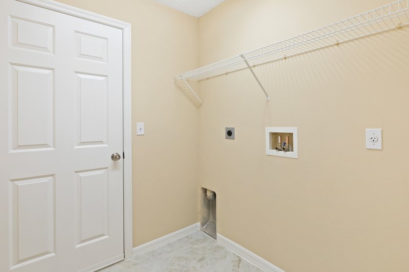 SPACIOUS, LIKE NEW 4/2/2 IN POPULAR PINE GROVE property image