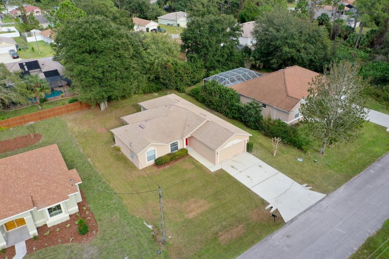 SPACIOUS, LIKE NEW 4/2/2 IN POPULAR PINE GROVE property image