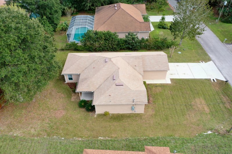 SPACIOUS, LIKE NEW 4/2/2 IN POPULAR PINE GROVE property image