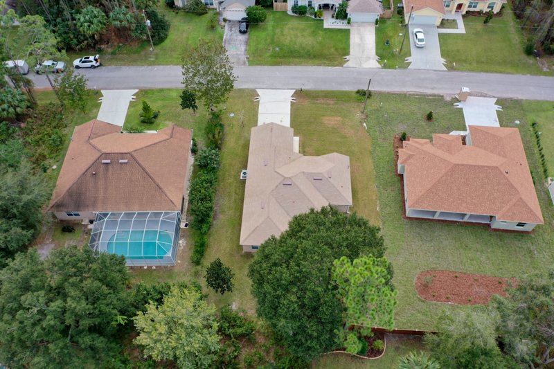 SPACIOUS, LIKE NEW 4/2/2 IN POPULAR PINE GROVE property image