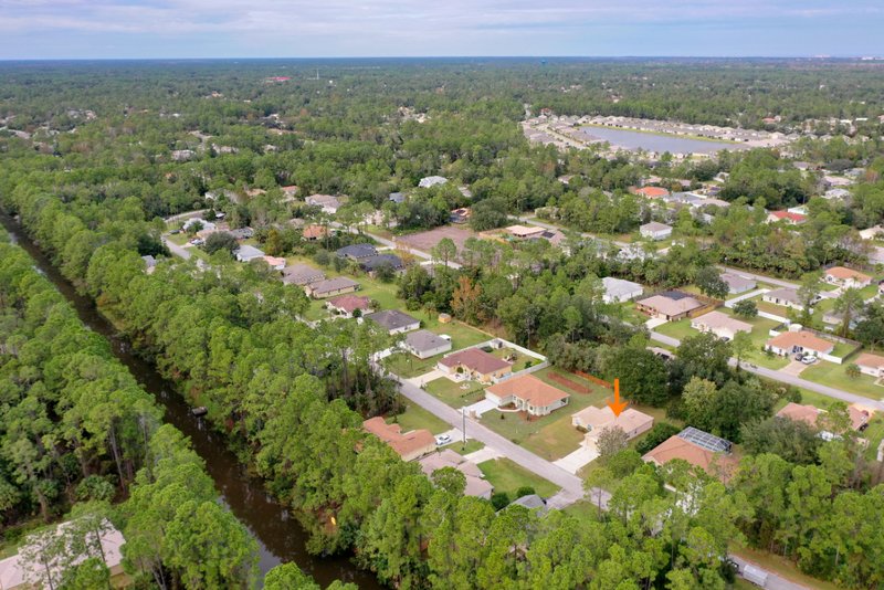 SPACIOUS, LIKE NEW 4/2/2 IN POPULAR PINE GROVE property image