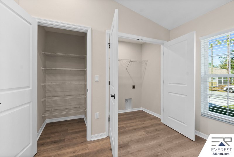 FULLY FENCED, LIKE NEW 4/2/2 IN POPULAR PINE GROVE property image