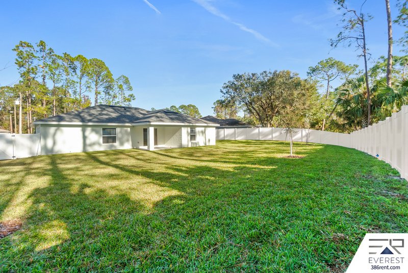 FULLY FENCED, LIKE NEW 4/2/2 IN POPULAR PINE GROVE property image