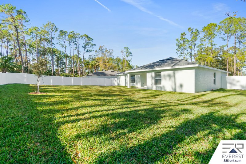 FULLY FENCED, LIKE NEW 4/2/2 IN POPULAR PINE GROVE property image