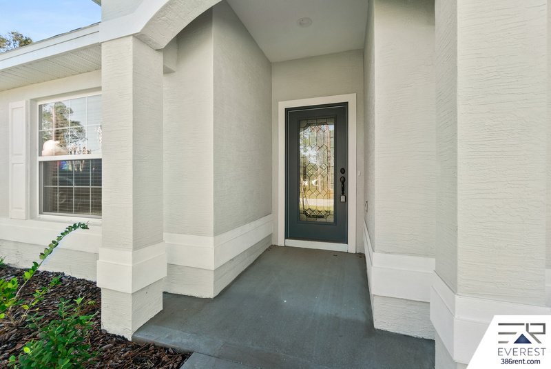 FULLY FENCED, LIKE NEW 4/2/2 IN POPULAR PINE GROVE property image