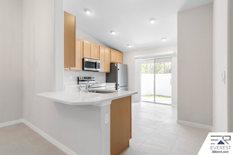 FULLY FENCED, LIKE NEW 3/2/1 TOWNHOUSE ON A CUL DE SAC IN BEAUTIFUL SEMINOLE WOODS property image