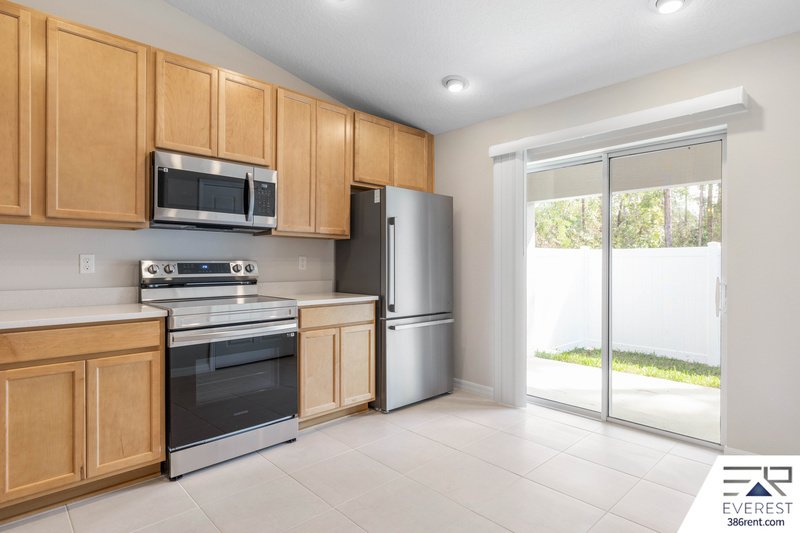 FULLY FENCED, LIKE NEW 3/2/1 TOWNHOUSE ON A CUL DE SAC IN BEAUTIFUL SEMINOLE WOODS property image