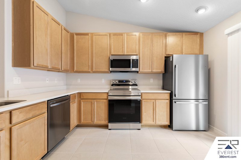 FULLY FENCED, LIKE NEW 3/2/1 TOWNHOUSE ON A CUL DE SAC IN BEAUTIFUL SEMINOLE WOODS property image