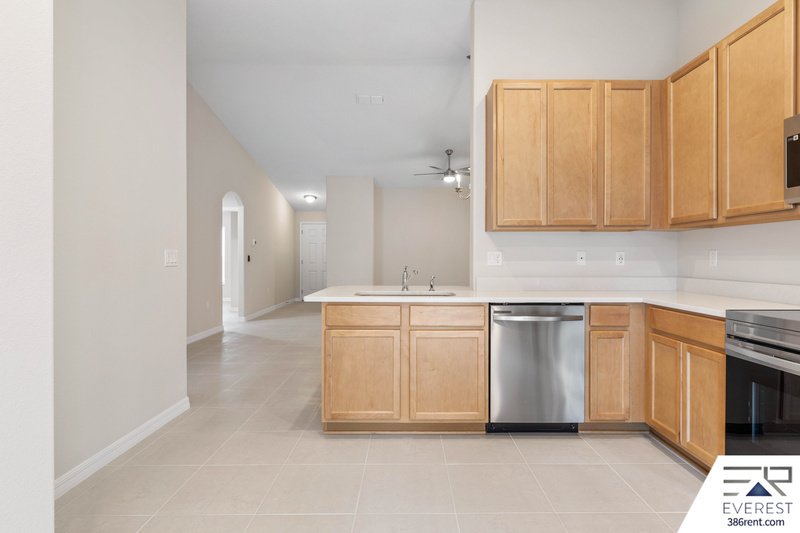FULLY FENCED, LIKE NEW 3/2/1 TOWNHOUSE ON A CUL DE SAC IN BEAUTIFUL SEMINOLE WOODS property image