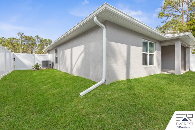 FULLY FENCED, LIKE NEW 3/2/1 TOWNHOUSE ON A CUL DE SAC IN BEAUTIFUL SEMINOLE WOODS property image