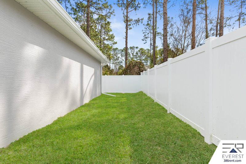 FULLY FENCED, LIKE NEW 3/2/1 TOWNHOUSE ON A CUL DE SAC IN BEAUTIFUL SEMINOLE WOODS property image