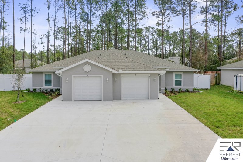 FULLY FENCED, LIKE NEW 3/2/1 TOWNHOUSE ON A CUL DE SAC IN BEAUTIFUL SEMINOLE WOODS property image