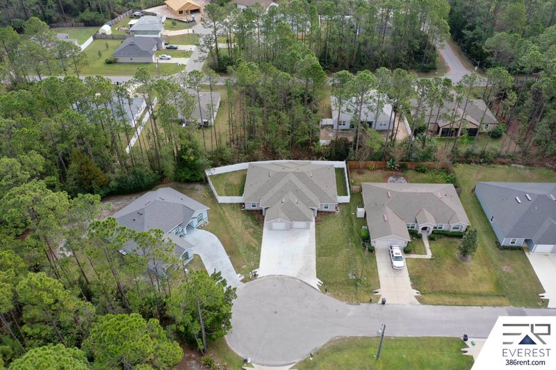 FULLY FENCED, LIKE NEW 3/2/1 TOWNHOUSE ON A CUL DE SAC IN BEAUTIFUL SEMINOLE WOODS property image