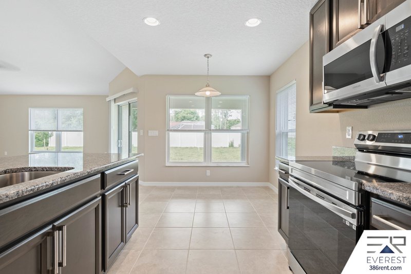 FULLY FENCED 3/2/2 IN DESIRABLE QUAIL HOLLOW property image
