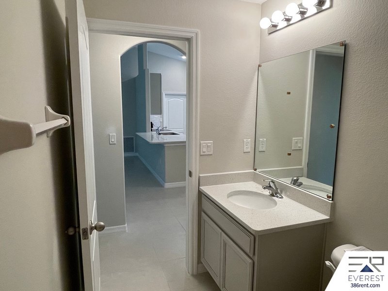 LIKE NEW 4/2/2 ON A CUL DE SAC IN BEAUTIFUL SEMINOLE WOODS property image