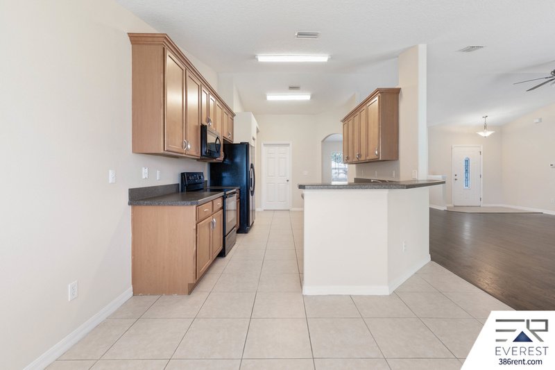 LIKE NEW 4/3/2 IN POPULAR LEHIGH WOODS property image