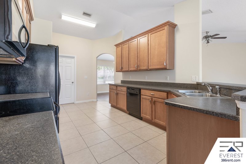 LIKE NEW 4/3/2 IN POPULAR LEHIGH WOODS property image