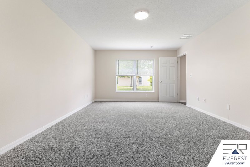LIKE NEW 4/3/2 IN POPULAR LEHIGH WOODS property image