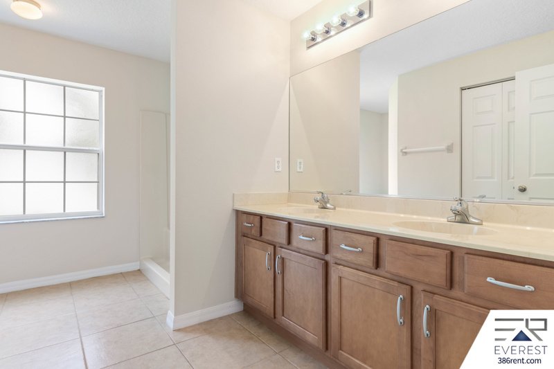 LIKE NEW 4/3/2 IN POPULAR LEHIGH WOODS property image