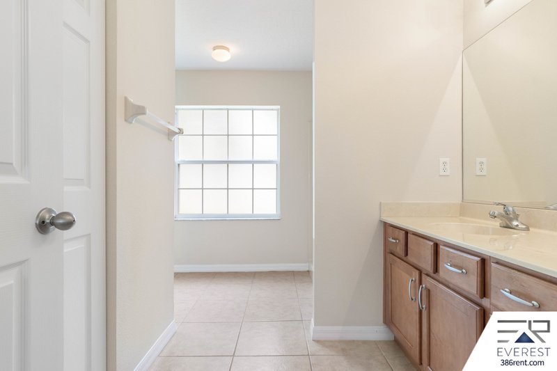 LIKE NEW 4/3/2 IN POPULAR LEHIGH WOODS property image