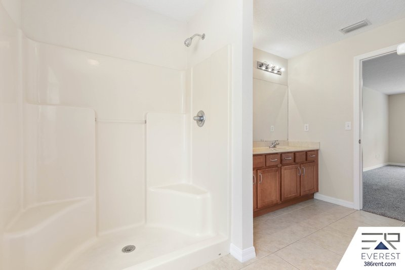 LIKE NEW 4/3/2 IN POPULAR LEHIGH WOODS property image