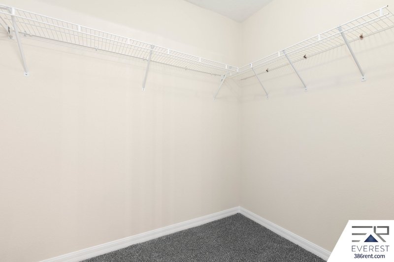 LIKE NEW 4/3/2 IN POPULAR LEHIGH WOODS property image