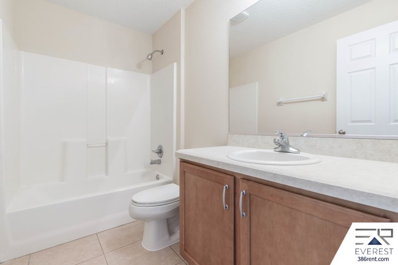 LIKE NEW 4/3/2 IN POPULAR LEHIGH WOODS property image