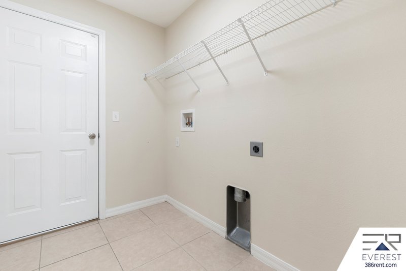 LIKE NEW 4/3/2 IN POPULAR LEHIGH WOODS property image