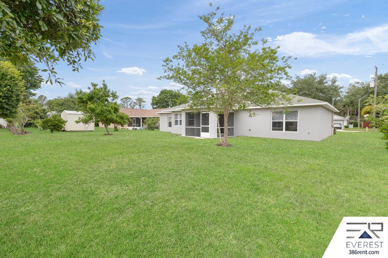 LIKE NEW 4/3/2 IN POPULAR LEHIGH WOODS property image