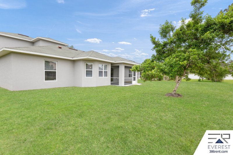 LIKE NEW 4/3/2 IN POPULAR LEHIGH WOODS property image